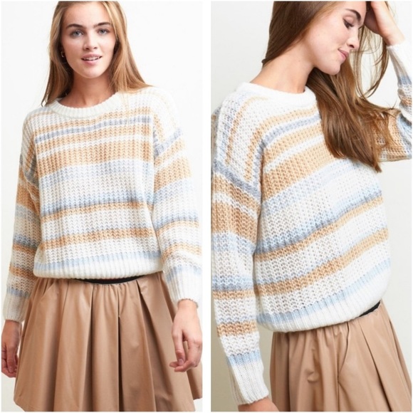 LAST ONE!!! NWT Spring SWEATER - Picture 2 of 6